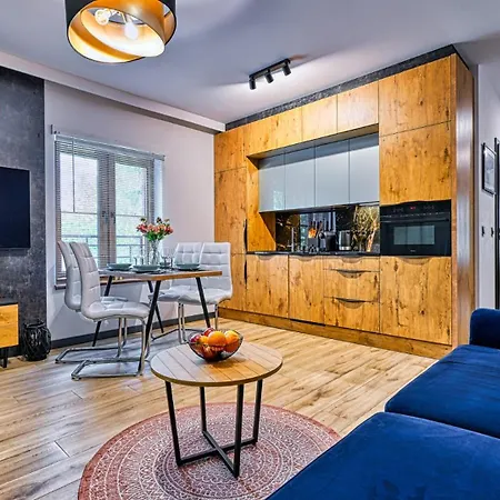 Royal Aparts Park Vip Z Basenami, Saunami, Jacuzzi I Silownia * シクラルスカ・ポレンバ