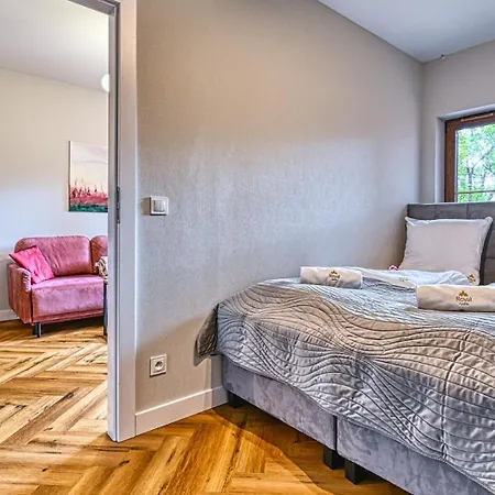 Royal Aparts Park Vip Z Basenami, Saunami, Jacuzzi I Silownia シクラルスカ・ポレンバ